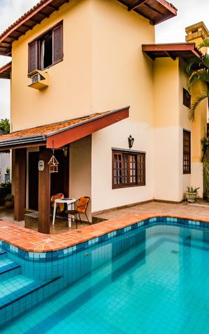 Casa à venda com 380m², 6 quartos e 3 vagasQuintal do Fundo - Piscina