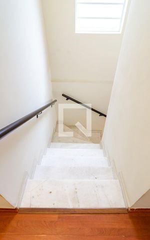 Casa para alugar com 125m², 3 quartos e 2 vagasEscadas