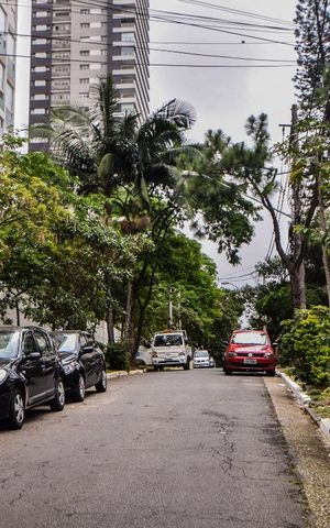 Casa à venda com 250m², 3 quartos e 3 vagas Casa à venda com 250m², 3 quartos e 3 vagasRua