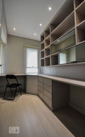 Casa à venda com 250m², 3 quartos e 3 vagas Casa à venda com 250m², 3 quartos e 3 vagasEscritório