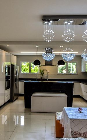 Casa à venda com 250m², 3 quartos e 3 vagas Casa à venda com 250m², 3 quartos e 3 vagasCozinha