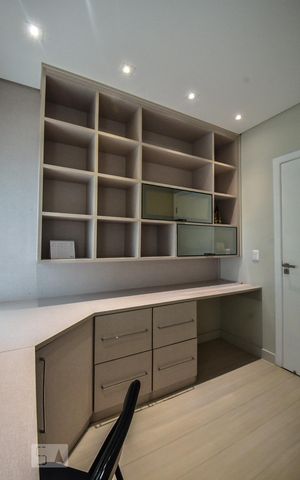 Casa à venda com 250m², 3 quartos e 3 vagas Casa à venda com 250m², 3 quartos e 3 vagasEscritório