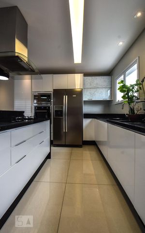Casa à venda com 250m², 3 quartos e 3 vagas Casa à venda com 250m², 3 quartos e 3 vagasCozinha