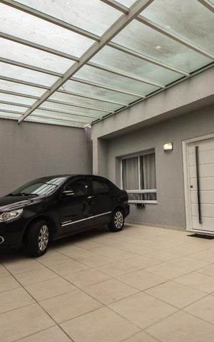 Casa à venda com 250m², 3 quartos e 3 vagas Casa à venda com 250m², 3 quartos e 3 vagasGaragem