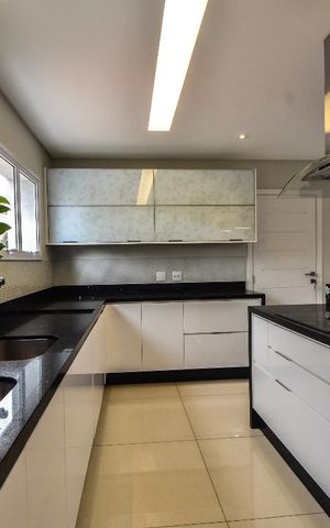 Casa à venda com 250m², 3 quartos e 3 vagas Casa à venda com 250m², 3 quartos e 3 vagasCozinha