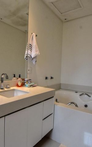 Casa à venda com 250m², 3 quartos e 3 vagas Casa à venda com 250m², 3 quartos e 3 vagasBanheiro Suíte 01