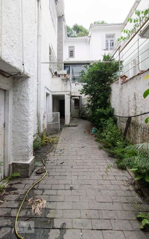 Casa para alugar com 450m², 3 quartos e 2 vagasQuintal inferior