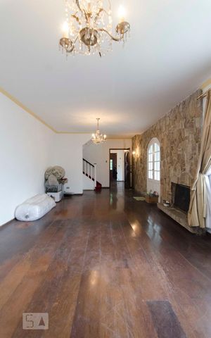 Casa para alugar com 450m², 3 quartos e 2 vagasSala