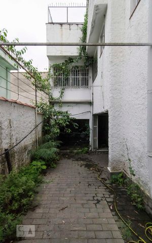 Casa para alugar com 450m², 3 quartos e 2 vagasQuintal inferior