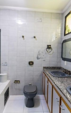 Casa à venda com 300m², 3 quartos e 5 vagas Casa à venda com 300m², 3 quartos e 5 vagasBanheiro da suíte 2
