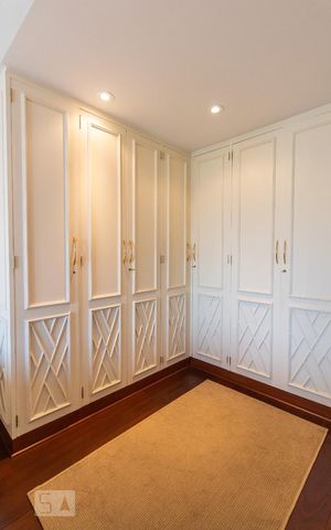 Apartamento à venda com 200m², 3 quartos e 3 vagas Apartamento à venda com 200m², 3 quartos e 3 vagasSuíte