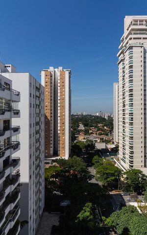 Apartamento à venda com 200m², 3 quartos e 3 vagas Apartamento à venda com 200m², 3 quartos e 3 vagasVista da Varanda da Sala