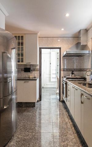 Apartamento à venda com 200m², 3 quartos e 3 vagas Apartamento à venda com 200m², 3 quartos e 3 vagasCozinha