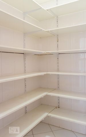 Apartamento para alugar com 134m², 4 quartos e 3 vagas Apartamento para alugar com 134m², 4 quartos e 3 vagasDespensa