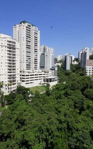 Apartamento à venda com 256m², 4 quartos e 3 vagasVista da suíte 1