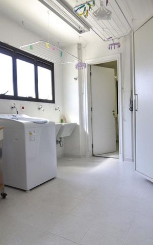 Apartamento à venda com 256m², 4 quartos e 3 vagasÁrea de serviço