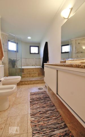 Apartamento à venda com 256m², 4 quartos e 3 vagasBanheiro da suíte 1