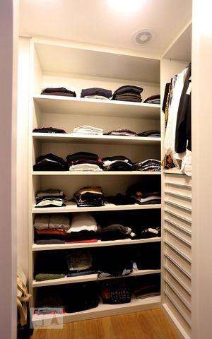 Apartamento à venda com 105m², 1 quarto e 2 vagas Apartamento à venda com 105m², 1 quarto e 2 vagasCloset Suite