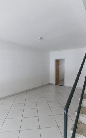 Casa à venda com 150m², 2 quartos e 1 vaga Casa à venda com 150m², 2 quartos e 1 vagaSala