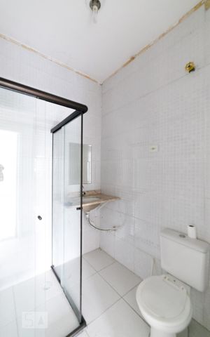 Casa à venda com 150m², 2 quartos e 1 vaga Casa à venda com 150m², 2 quartos e 1 vagaBanheiro