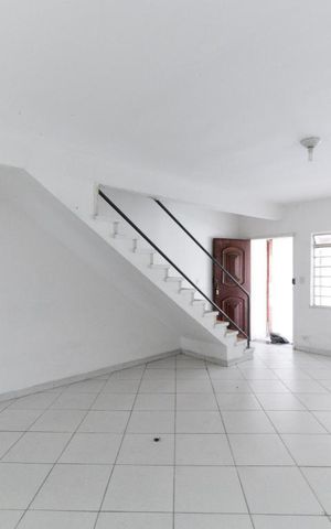 Casa à venda com 150m², 2 quartos e 1 vaga Casa à venda com 150m², 2 quartos e 1 vagaSala