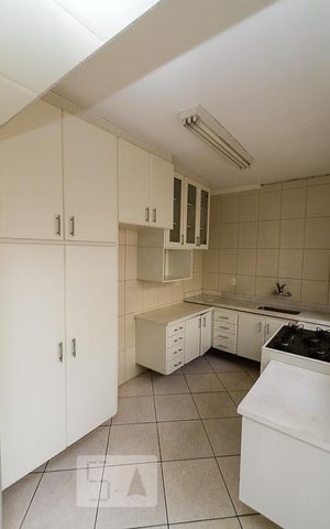 Casa à venda com 410m², 5 quartos e 6 vagas Casa à venda com 410m², 5 quartos e 6 vagascozinha