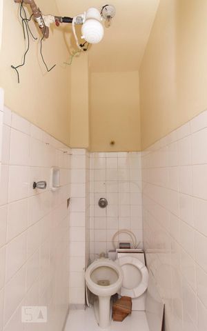 Apartamento à venda com 80m², 2 quartos e 1 vaga Apartamento à venda com 80m², 2 quartos e 1 vagaBanheiro de serviço