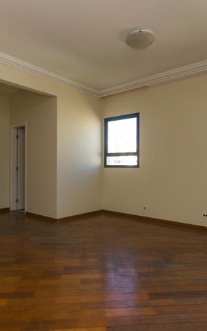 Apartamento à venda com 170m², 3 quartos e 4 vagas Apartamento à venda com 170m², 3 quartos e 4 vagasSala de estar