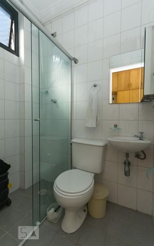 Apartamento à venda com 170m², 3 quartos e 4 vagas Apartamento à venda com 170m², 3 quartos e 4 vagasBanheiro de serviço