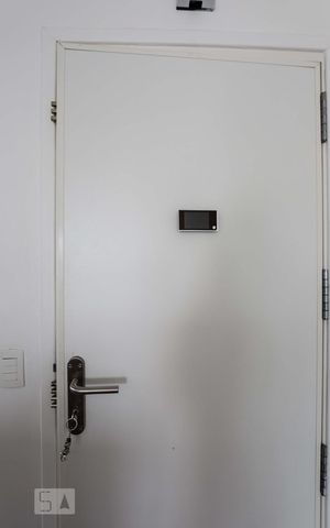 Apartamento para alugar com 77m², 2 quartos e 2 vagasPorta com trancas de aço