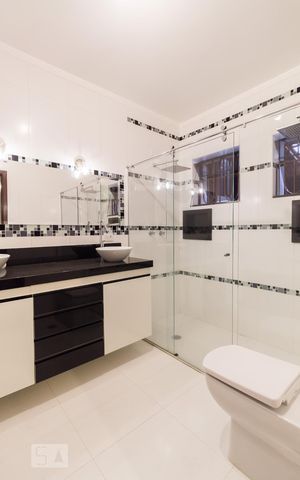 Casa à venda com 255m², 4 quartos e 2 vagas Casa à venda com 255m², 4 quartos e 2 vagasBanheiro da suíte 02