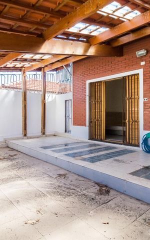 Casa à venda com 255m², 4 quartos e 2 vagas Casa à venda com 255m², 4 quartos e 2 vagasSacada