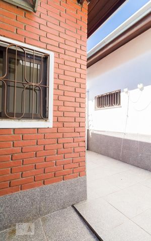 Casa à venda com 255m², 4 quartos e 2 vagas Casa à venda com 255m², 4 quartos e 2 vagasÁrea externa