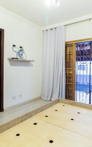 Casa à venda com 255m², 4 quartos e 2 vagas Casa à venda com 255m², 4 quartos e 2 vagasSuíte 02