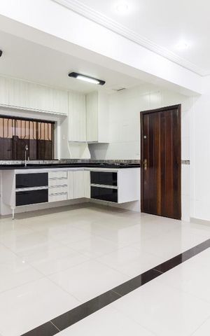 Casa à venda com 255m², 4 quartos e 2 vagas Casa à venda com 255m², 4 quartos e 2 vagasCozinha
