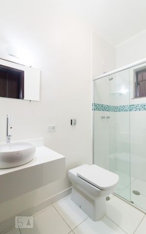 Casa à venda com 255m², 4 quartos e 2 vagas Casa à venda com 255m², 4 quartos e 2 vagasBanheiro da suíte 01