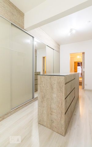 Casa à venda com 255m², 4 quartos e 2 vagas Casa à venda com 255m², 4 quartos e 2 vagasCloset da suíte 02