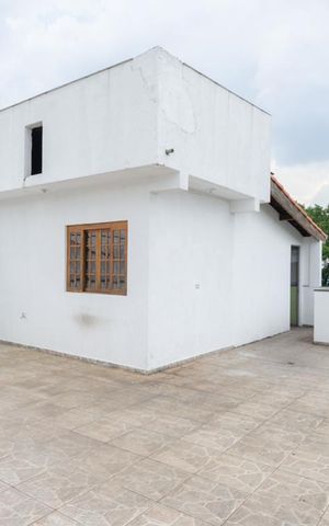 Casa à venda com 150m², 3 quartos e 2 vagas Casa à venda com 150m², 3 quartos e 2 vagasTerraço