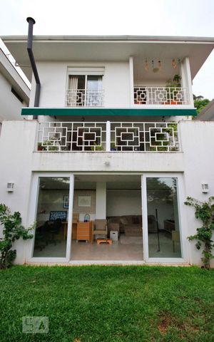 Casa à venda com 260m², 3 quartos e 3 vagasFachada Posterior