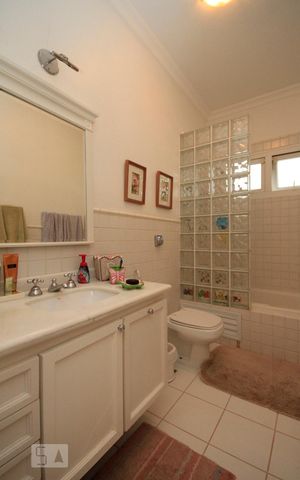 Casa à venda com 260m², 3 quartos e 3 vagasBanheiro