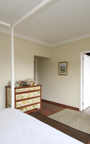 Casa à venda com 260m², 3 quartos e 3 vagasSuíte