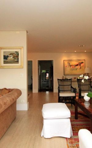 Casa à venda com 260m², 3 quartos e 3 vagasSala