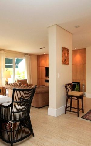 Casa à venda com 260m², 3 quartos e 3 vagasSala