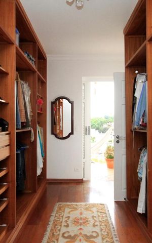 Casa à venda com 260m², 3 quartos e 3 vagasCloset da Suíte