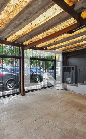 Casa à venda com 280m², 6 quartos e 3 vagas Casa à venda com 280m², 6 quartos e 3 vagasGaragem