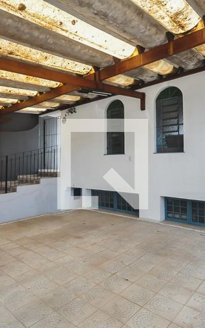 Casa à venda com 280m², 6 quartos e 3 vagas Casa à venda com 280m², 6 quartos e 3 vagasGaragem