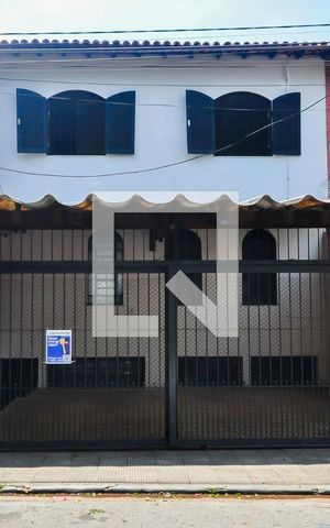 Casa à venda com 280m², 6 quartos e 3 vagas Casa à venda com 280m², 6 quartos e 3 vagasFachada
