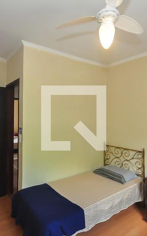 Casa à venda com 280m², 6 quartos e 3 vagas Casa à venda com 280m², 6 quartos e 3 vagasQuarto 2 da Casa 1