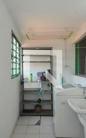 Casa à venda com 280m², 6 quartos e 3 vagas Casa à venda com 280m², 6 quartos e 3 vagasÁrea de Serviço da Casa 2