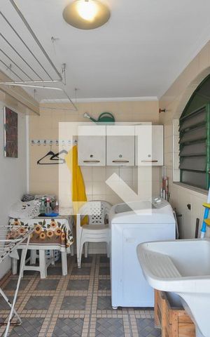 Casa à venda com 280m², 6 quartos e 3 vagas Casa à venda com 280m², 6 quartos e 3 vagasÁrea de Serviço da Casa 1